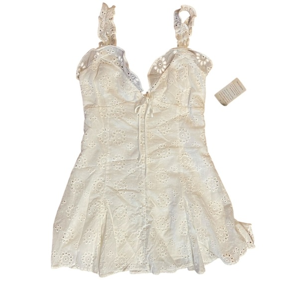 Lush ROMANTIC WHITE RUFFLE EYELET DRESS Size L White Spring Summer Feminine Airy - Picture 10 of 14